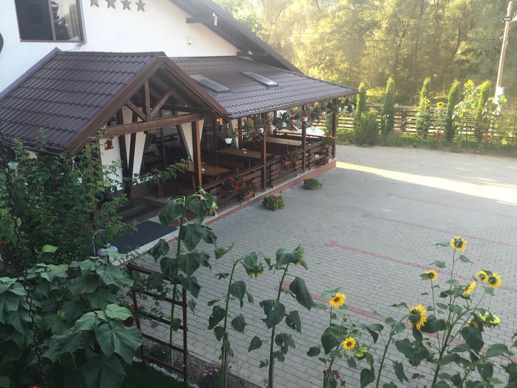 Hôtel Roua Voronetului à Gura Humorului Extérieur photo