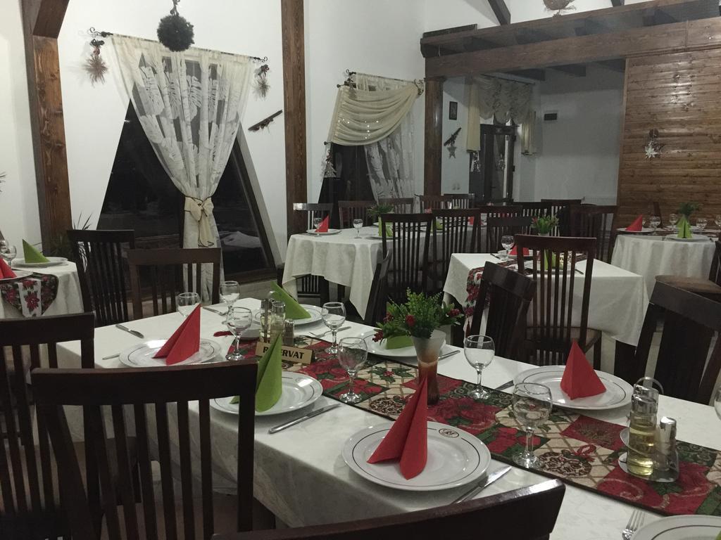 Hôtel Roua Voronetului à Gura Humorului Extérieur photo